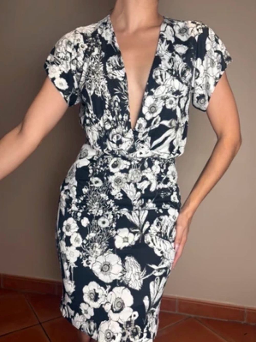 ♥️ $1100 Roberto Cavallo Black & White Floral V-Neck Dress Stretch